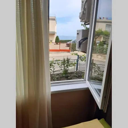 самостоятелен на брега на морето Apartman *